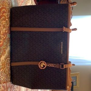 Michael kors zippered bag